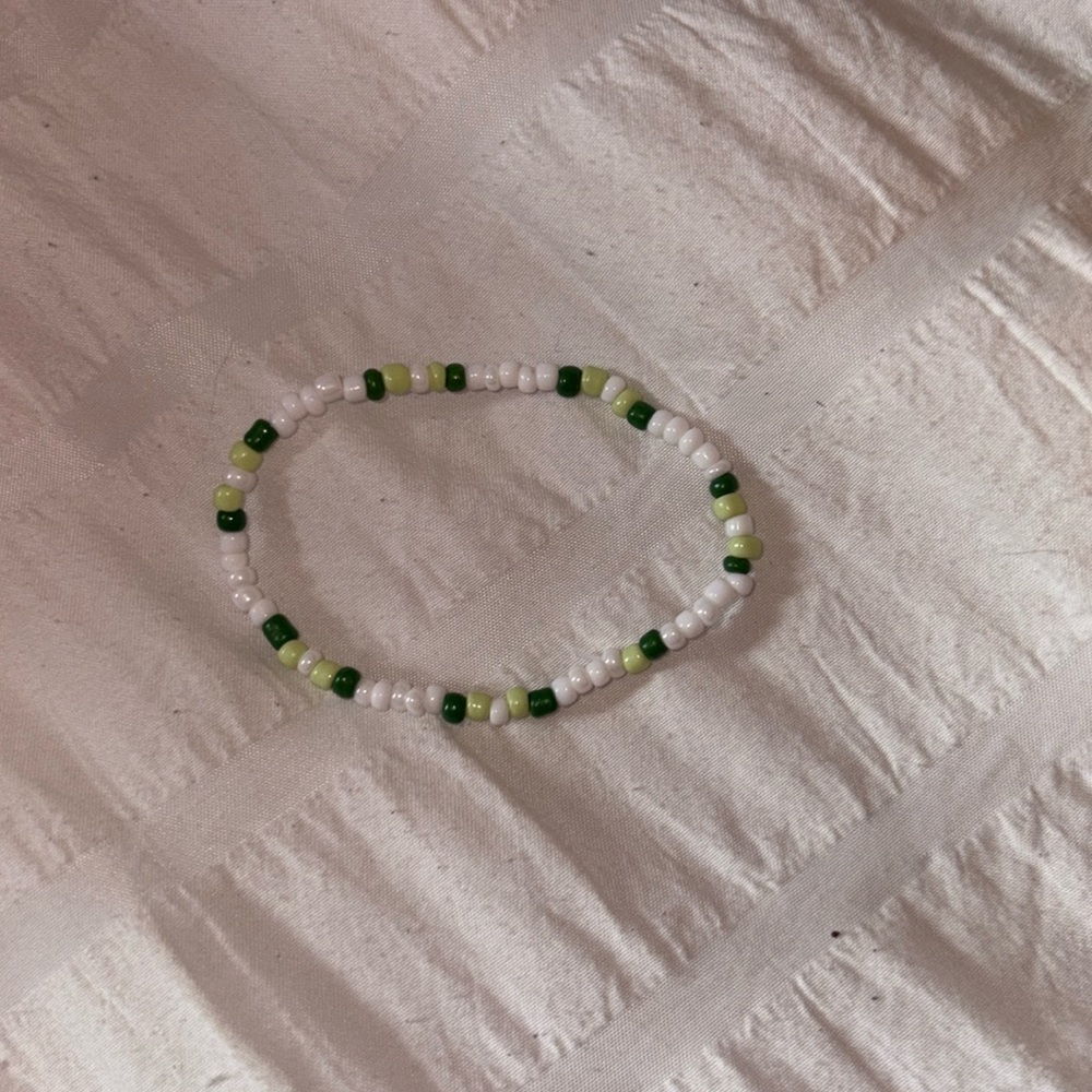 Green and White Beaded Bracelet